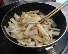 Stir-fry the Menma with sesame oil in a frying pan